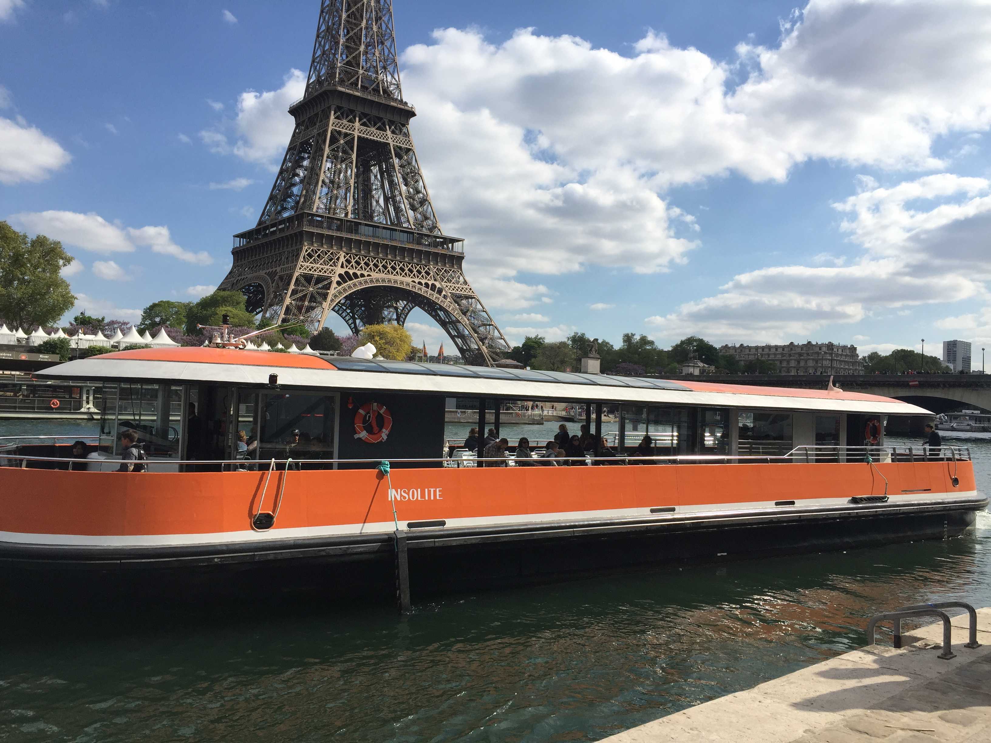 Les bateaux. Речной круиз по сене Париж Bateaux Mouches. Прогулка по сене в Париже 2022. Кораблик по сене Париж. Круиз река сена.