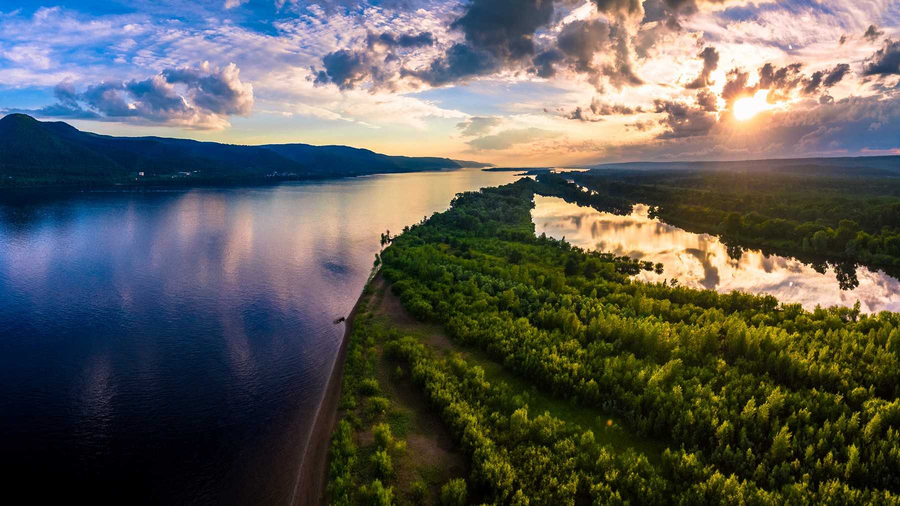 Вход